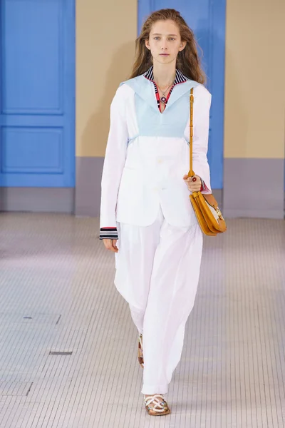 Look 4